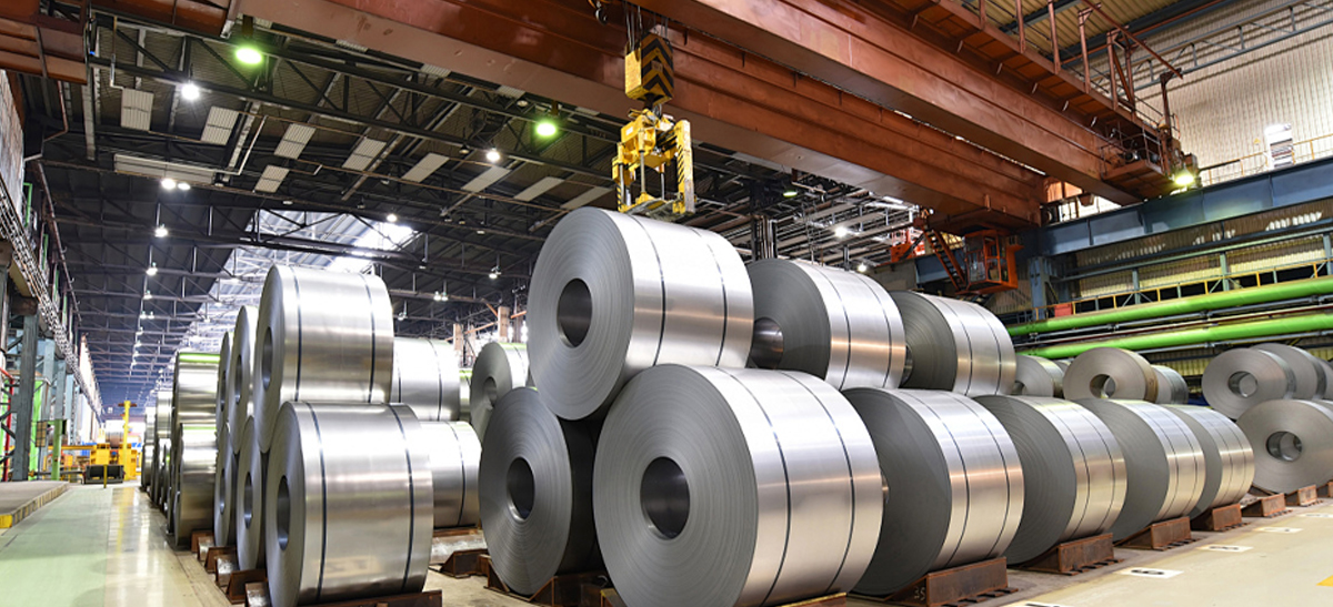 What are the main industries where titanium plates are used?